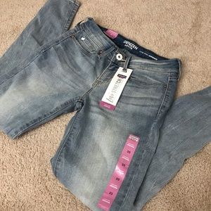 Denizen Levi’s Low-rise Jegging Jeans